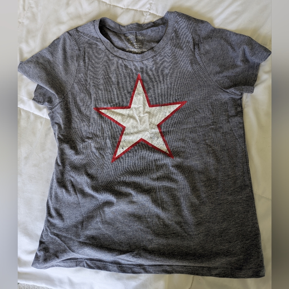 NWT Grayson Threads dark grey T-shirt w/star - Size  M
